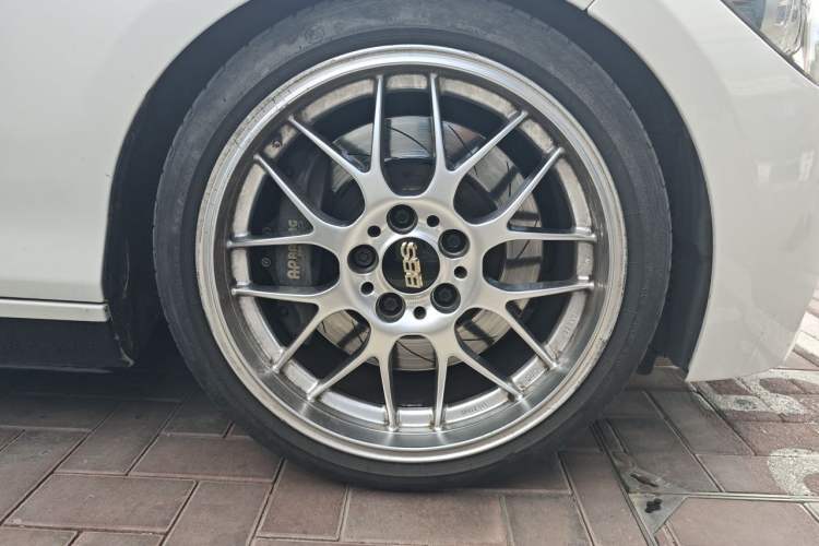 Used BMW 1 Series 2013 M135i 5-door model Right Front Wheel Hub