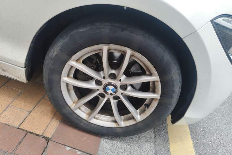 Used BMW 1 Series 2013 Facelifted 118i Leading Edition Right Front Wheel Hub