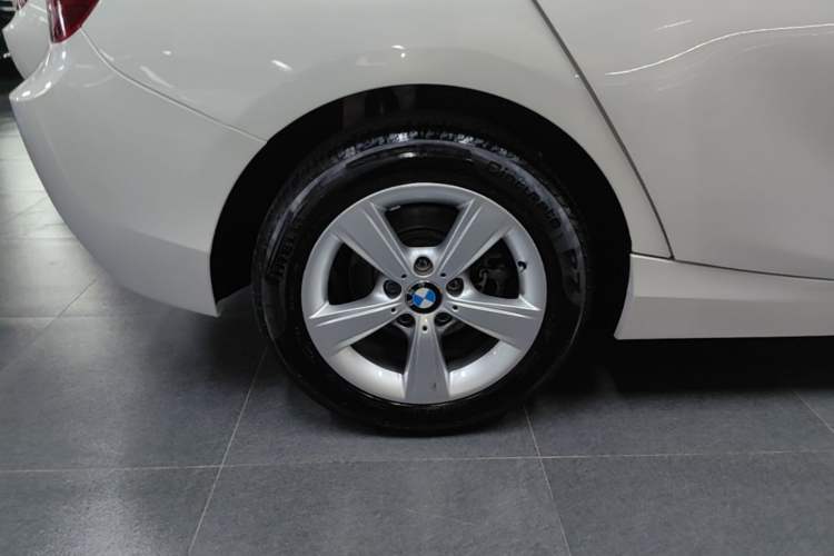 Used BMW 1 Series 2013 Revised 118i Sport Edition Right Rear Wheel Hub