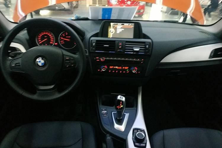 Used BMW 1 Series 2013 Facelifted 118i Leading Edition Center Console