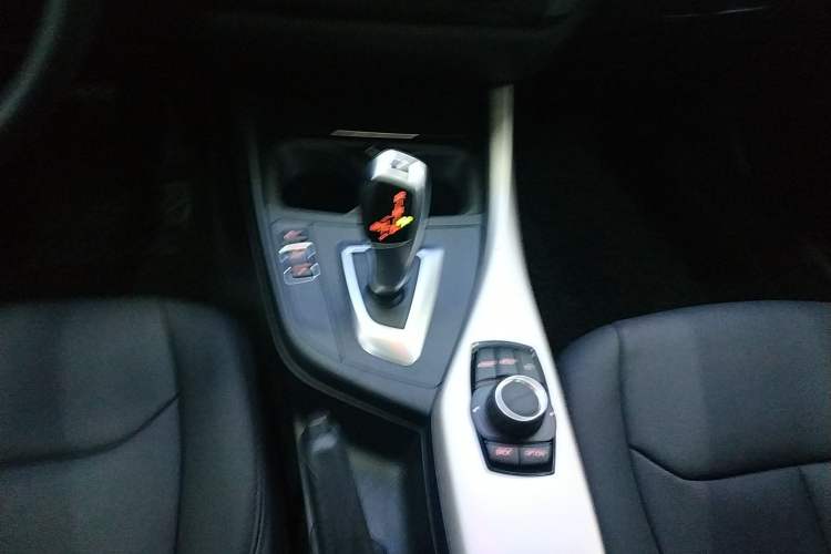Used BMW 1 Series 2013 Facelifted 118i Leading Edition Gear Lever