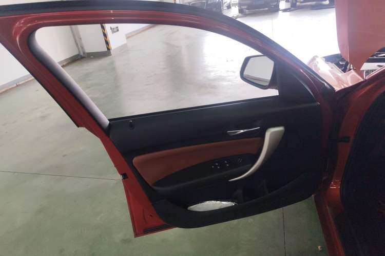 Used BMW 1 Series 2013 Facelifted 118i Leading Edition Interior 7