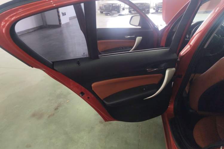 Used BMW 1 Series 2013 Facelifted 118i Leading Edition Interior 8