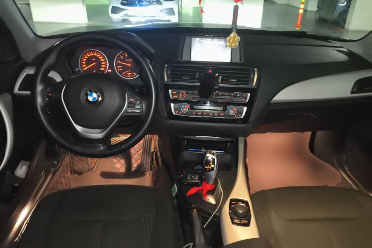 Used BMW 1 Series 2015 120i Leading Model Center Console