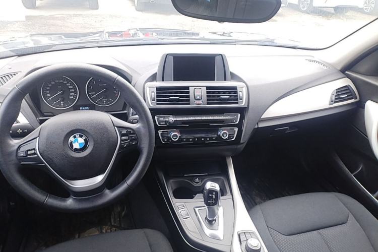 Used BMW 1 Series 2015 120i Leading Model Center Console