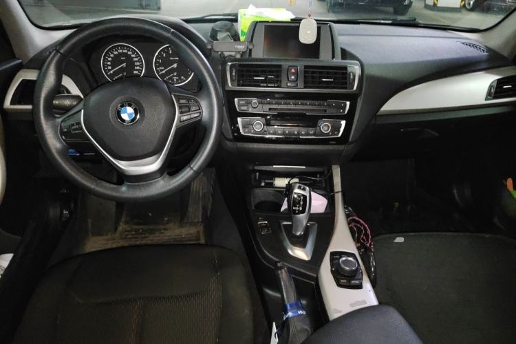 Used BMW 1 Series 2015 120i Leading Model Center Console