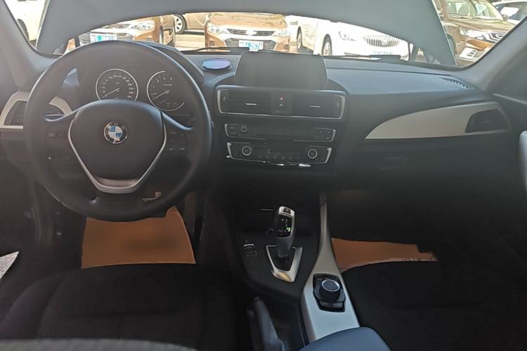 Used BMW 1 Series 2015 120i Leading Model Center Console