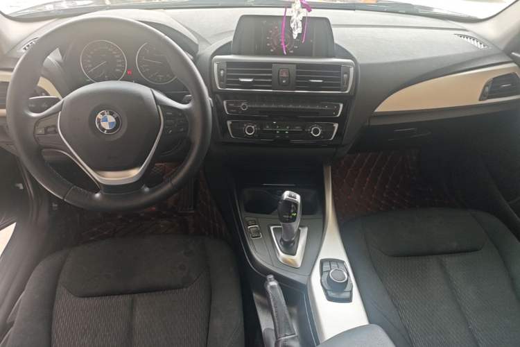 Used BMW 1 Series 2015 118i Leading Model Center Console