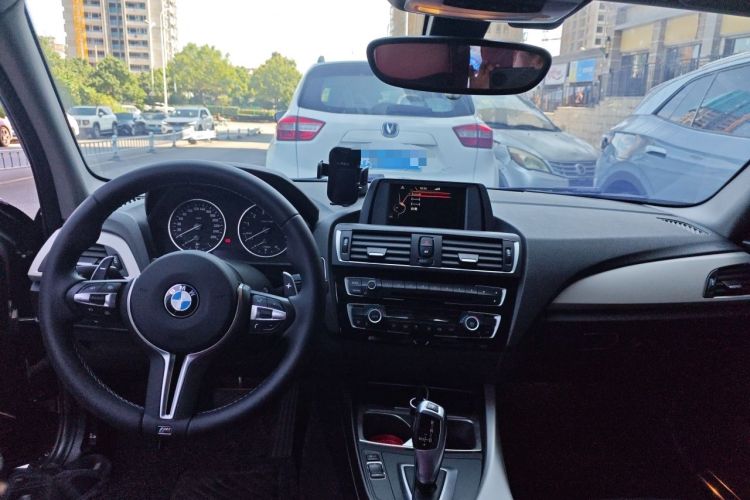 Used BMW 1 Series 2015 120i Leading Model Center Console