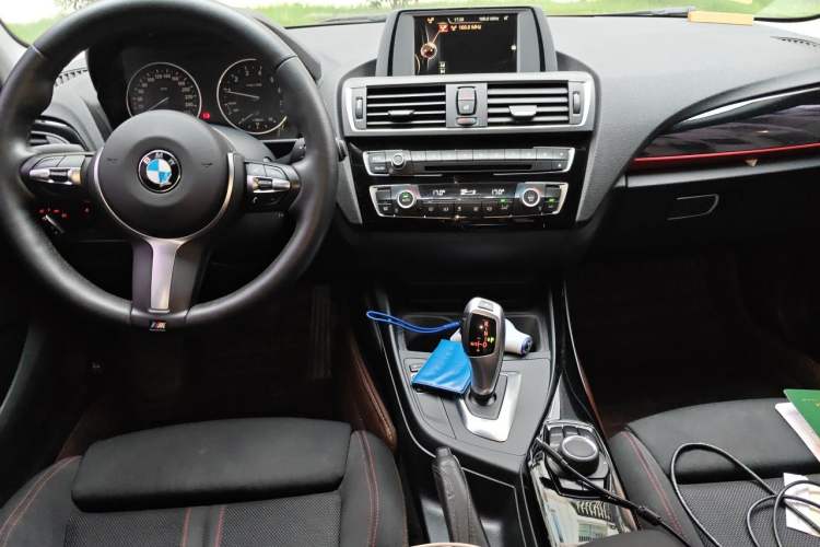 Used BMW 1 Series 2015 120i Sport Design Package Center Console