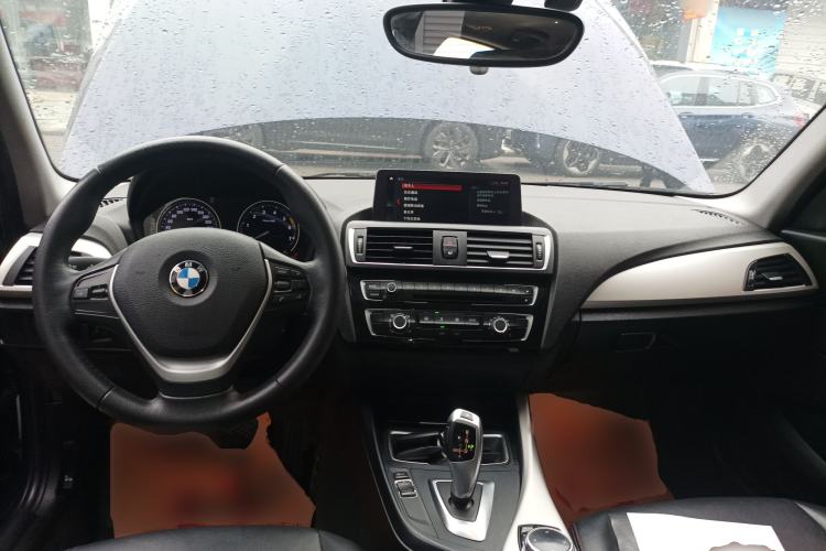 Used BMW 1 Series 2015 118i Leading Model Center Console