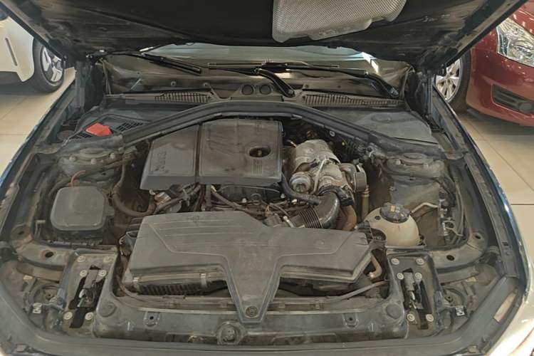 Used BMW 1 Series 2015 118i Leading Model Engine Bay