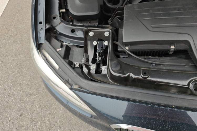 Used BMW 1 Series 2015 120i Sport Design Package Engine Bay Right