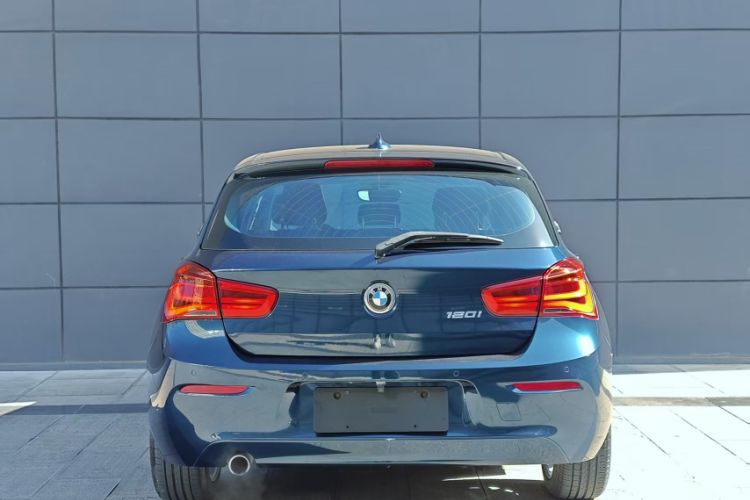 Used BMW 1 Series 2015 120i Leading Model Exterior 4
