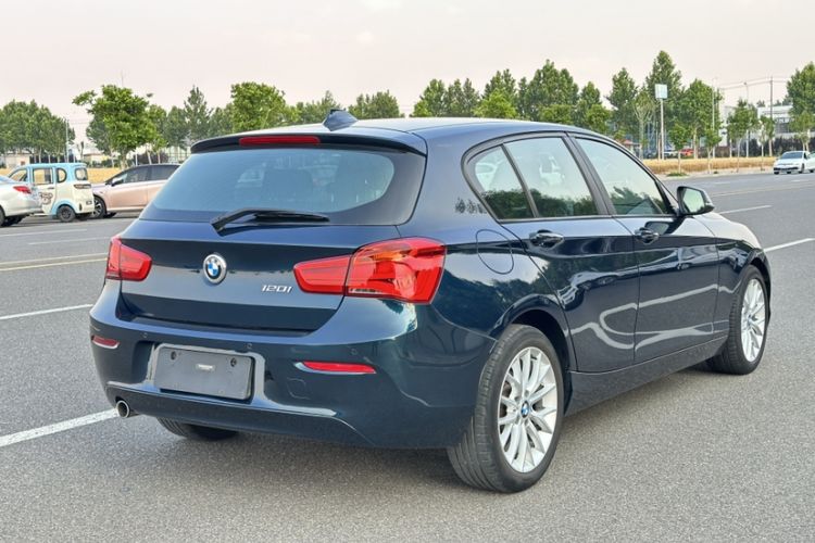 Used BMW 1 Series 2015 120i Leading Model Exterior 5