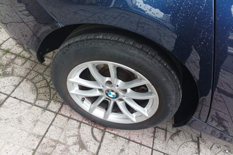 Used BMW 1 Series 2015 118i Leading Model Exterior 5
