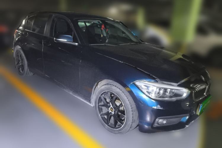 Used BMW 1 Series 2015 120i Leading Model Front Right 45 Deg