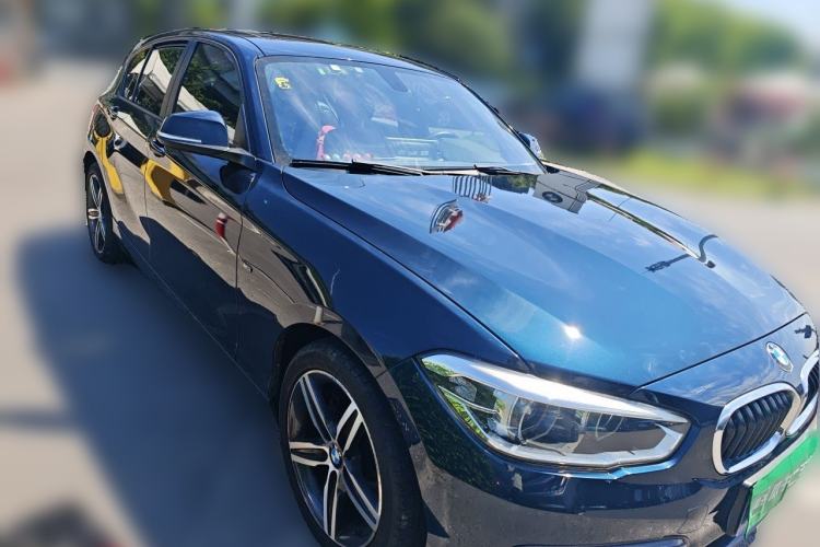 Used BMW 1 Series 2015 120i Sport Design Package Front Right 45 Deg