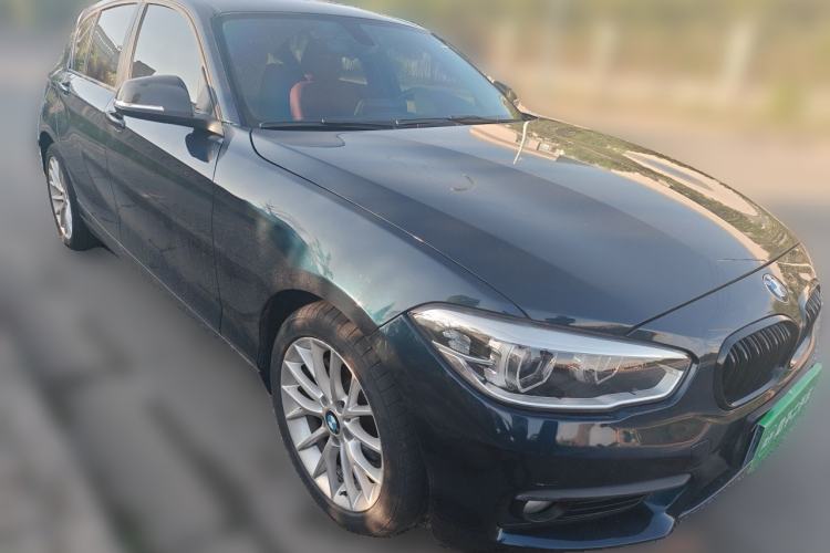 Used BMW 1 Series 2015 120i Leading Model Front Right 45 Deg