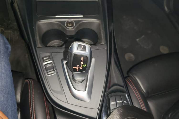 Used BMW 1 Series 2015 120i Sport Design Package Gear Lever