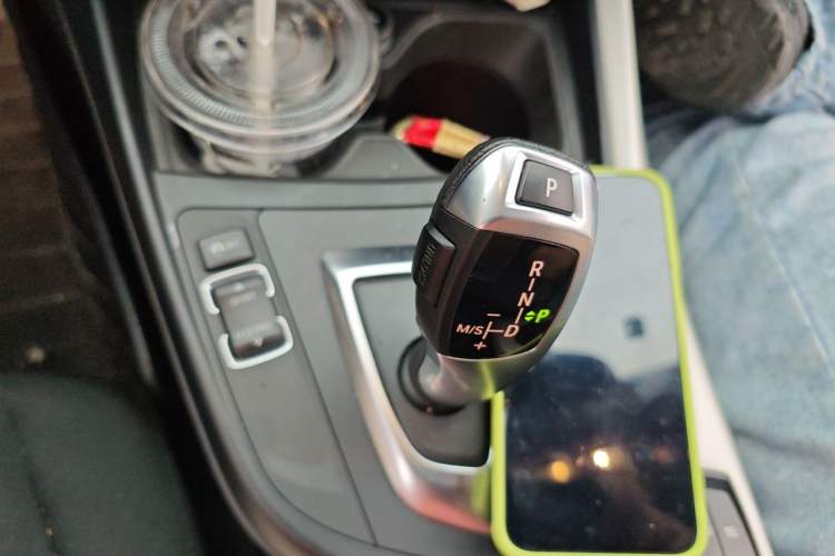 Used BMW 1 Series 2015 120i Sport Design Package Gear Lever