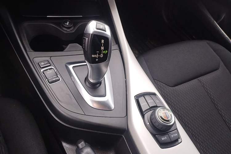 Used BMW 1 Series 2015 120i Leading Model Gear Lever