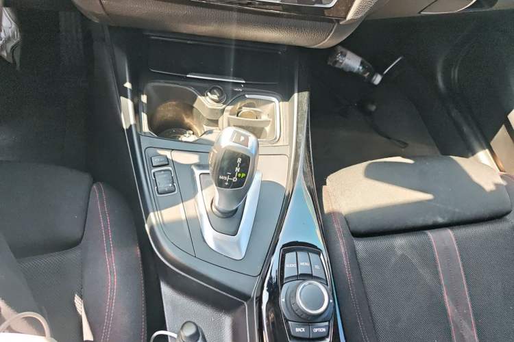 Used BMW 1 Series 2015 120i Sport Design Package Gear Lever