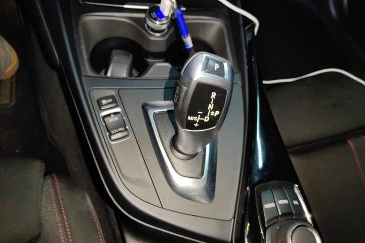 Used BMW 1 Series 2015 120i Sport Design Package Gear Lever