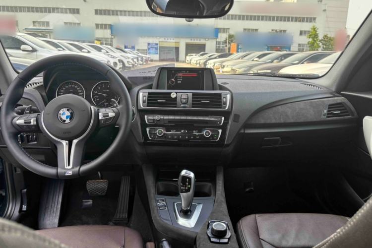 Used BMW 1 Series 2015 120i Leading Model Interior 1