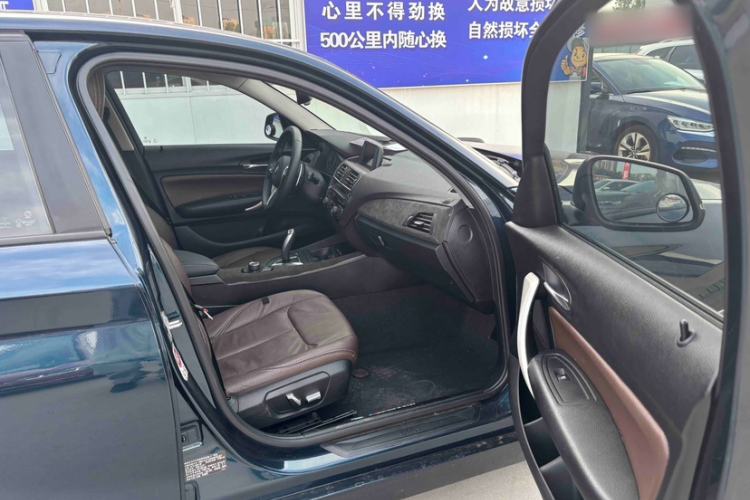 Used BMW 1 Series 2015 120i Leading Model Interior 4