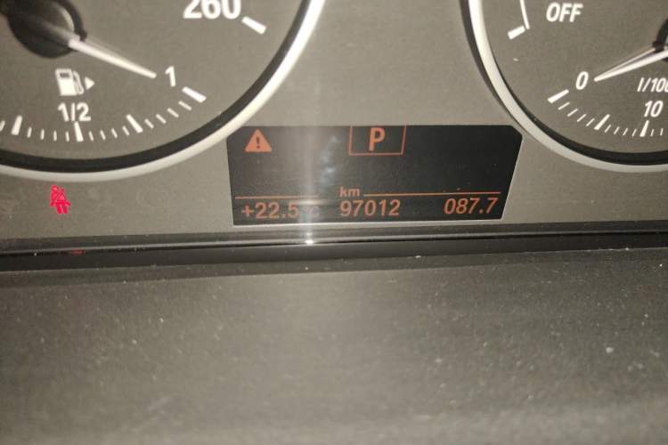 Used BMW 1 Series 2015 120i Leading Model Odometer Close Up
