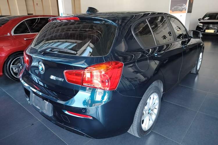 Used BMW 1 Series 2015 118i Leading Model Rear Right 45 Deg