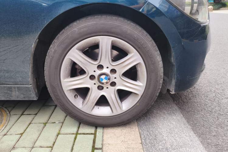 Used BMW 1 Series  Right Front Wheel Hub