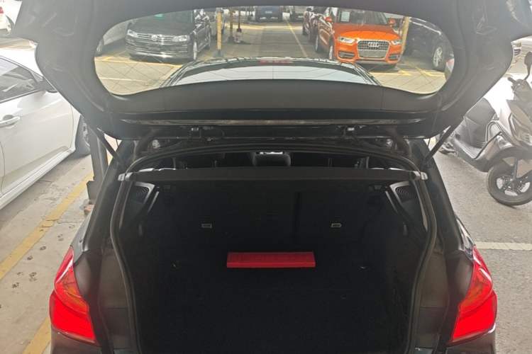 Used BMW 1 Series 2015 118i Leading Model Trunk