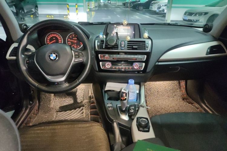 Used BMW 1 Series 2015 120i Leading Model Center Console