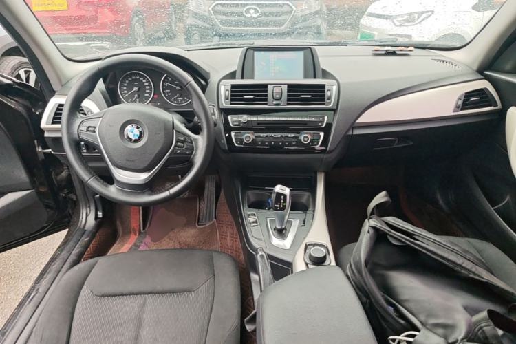 Used BMW 1 Series 2015 120i Leading Model Center Console