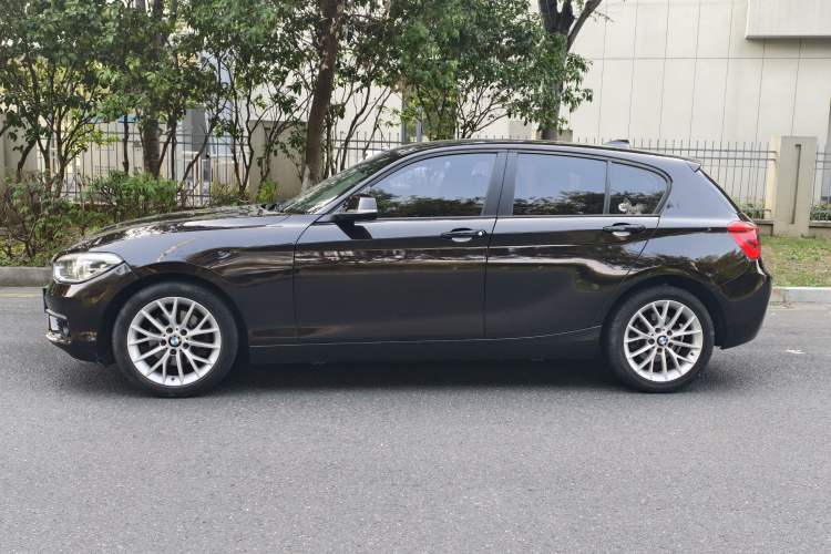 Used BMW 1 Series 2015 120i Leading Model Exterior 3
