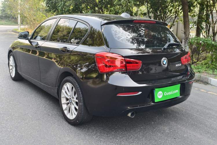 Used BMW 1 Series 2015 120i Leading Model Exterior 4