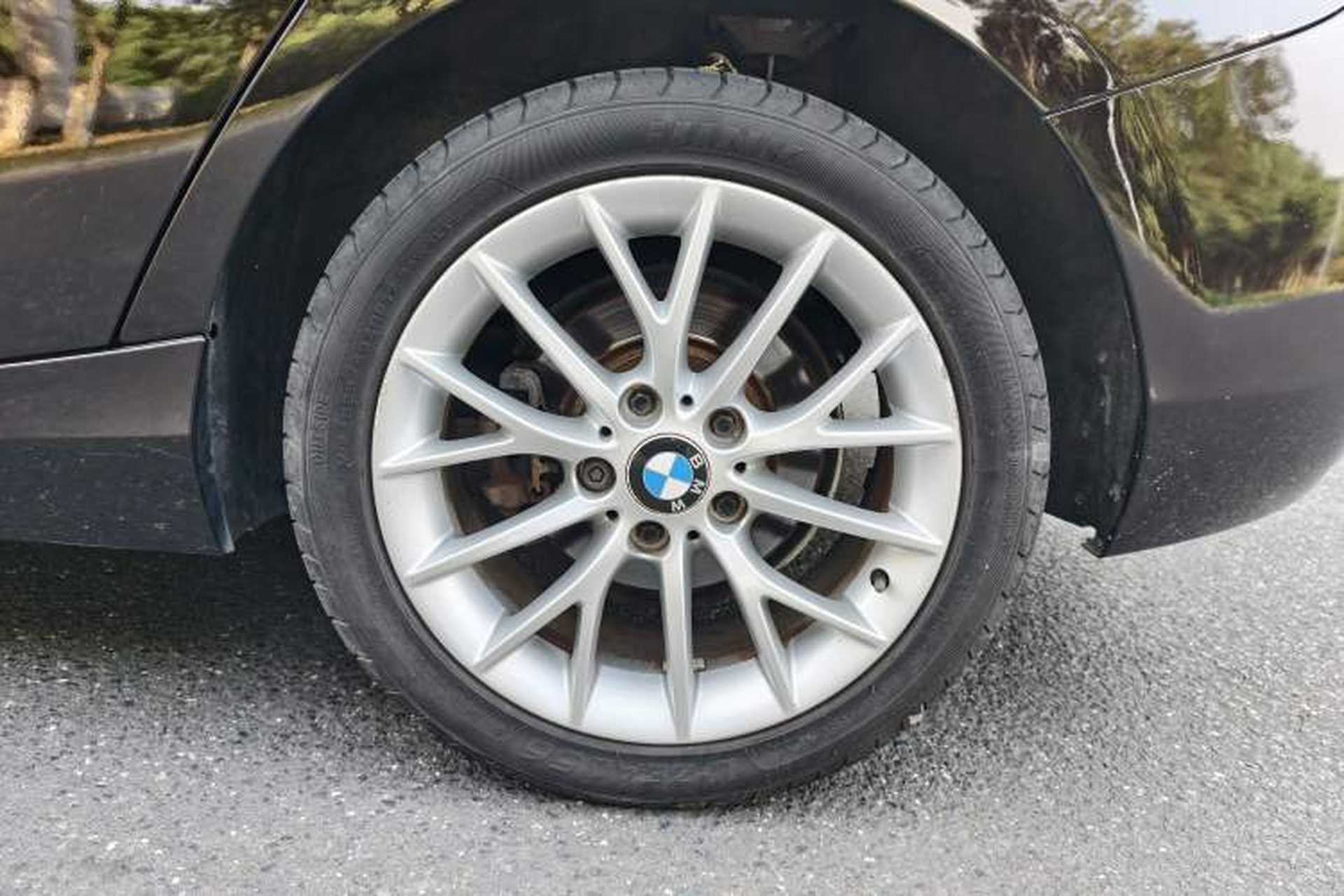 Used BMW 1 Series 2015 120i Leading Model Exterior 7