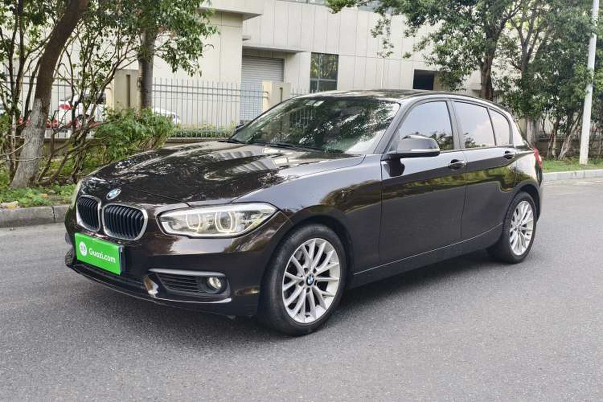 Used BMW 1 Series 2015 120i Leading Model Front Left 45 Deg