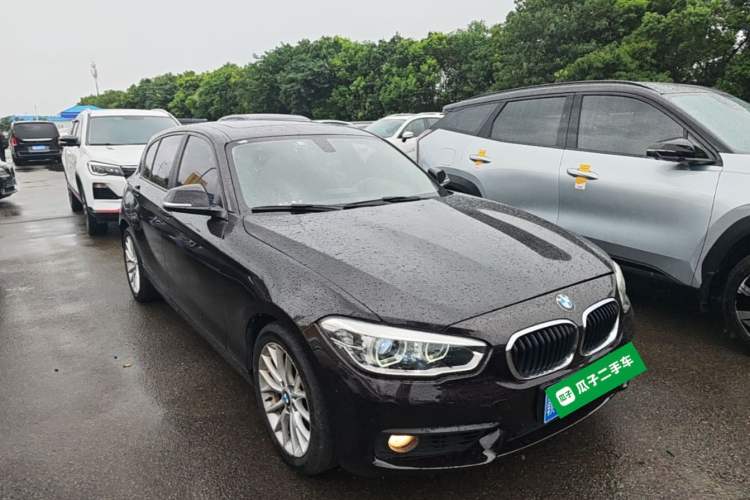 Used BMW 1 Series 2015 120i Leading Model Front Right 45 Deg