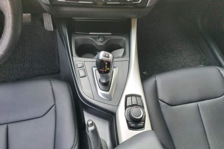 Used BMW 1 Series 2015 120i Leading Model Gear Lever