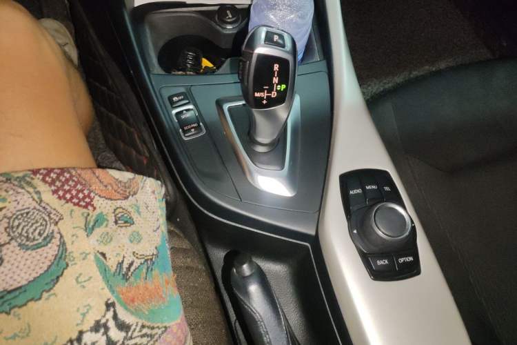 Used BMW 1 Series 2015 120i Leading Model Gear Lever