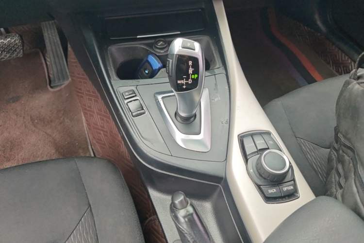Used BMW 1 Series 2015 120i Leading Model Gear Lever
