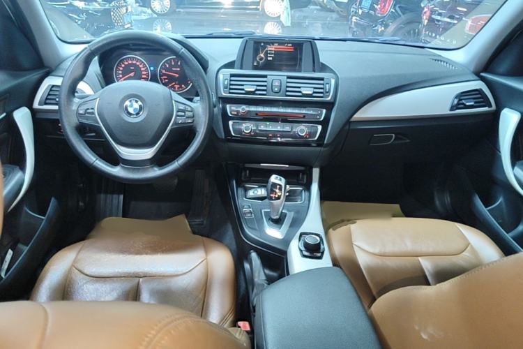 Used BMW 1 Series 2015 118i Leading Model Center Console