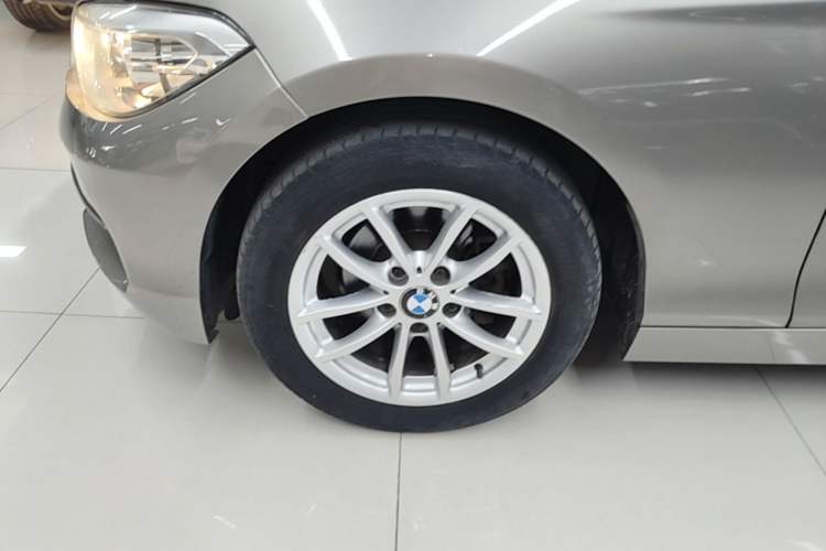 Used BMW 1 Series 2015 118i Leading Model Exterior 4