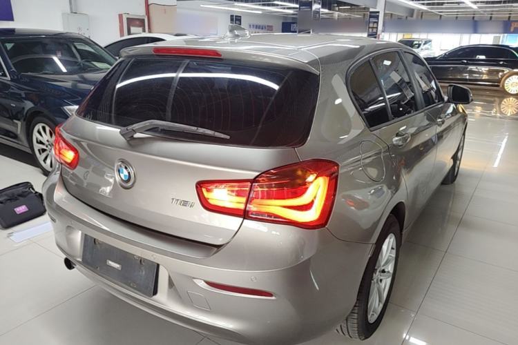Used BMW 1 Series 2015 118i Leading Model Rear Right 45 Deg