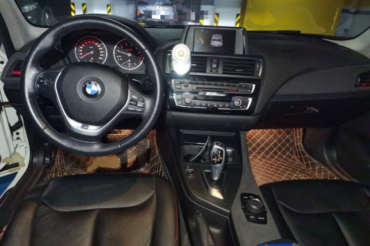 Used BMW 1 Series 2015 120i Leading Model Center Console
