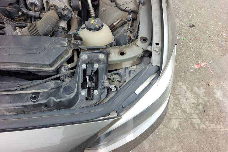 Used BMW 1 Series 2015 118i Leading Model Engine Bay Left