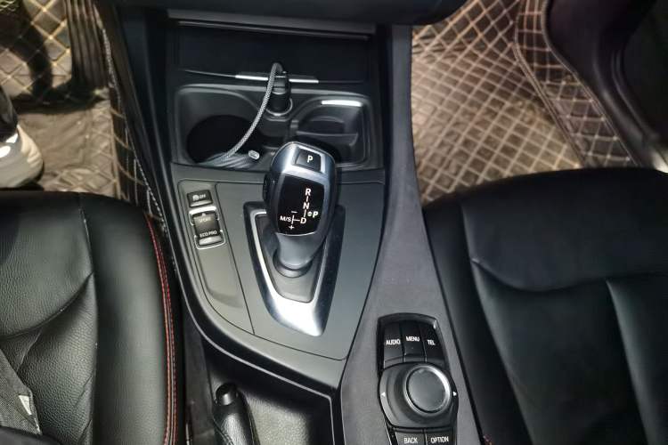 Used BMW 1 Series 2015 120i Leading Model Gear Lever
